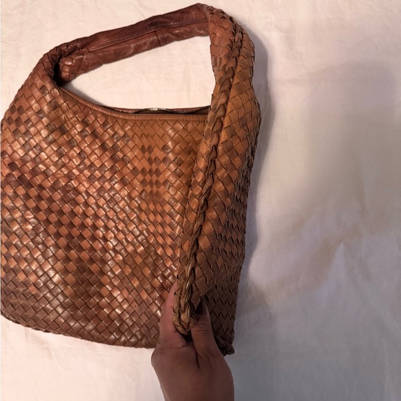 Bottega Veneta Tan Woven Shoulder Bag - Picture 7 of 8